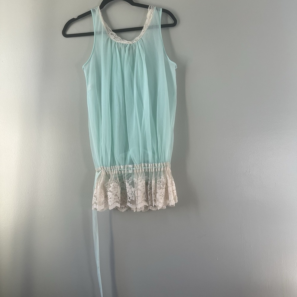 Miss Elaine sheer blue nightgown, mini length with lace trim, size est‎ Medium